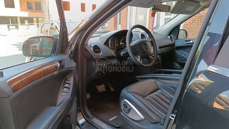 Mercedes Benz ML 320 REDOVNO ODRŽAVAN