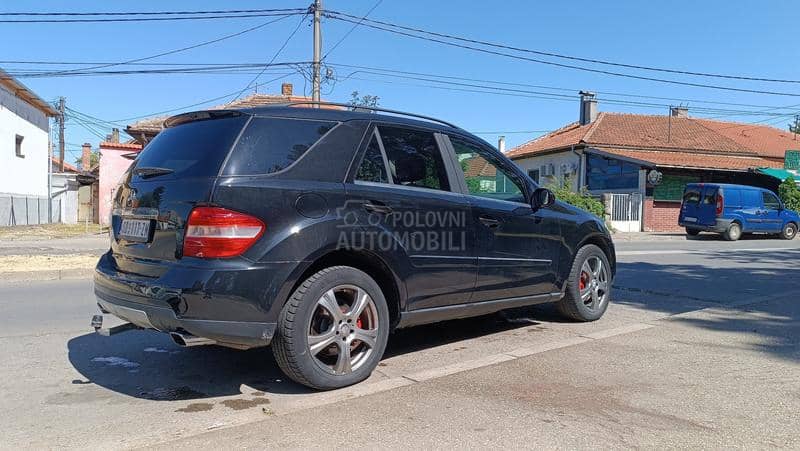 Mercedes Benz ML 320 REDOVNO ODRŽAVAN