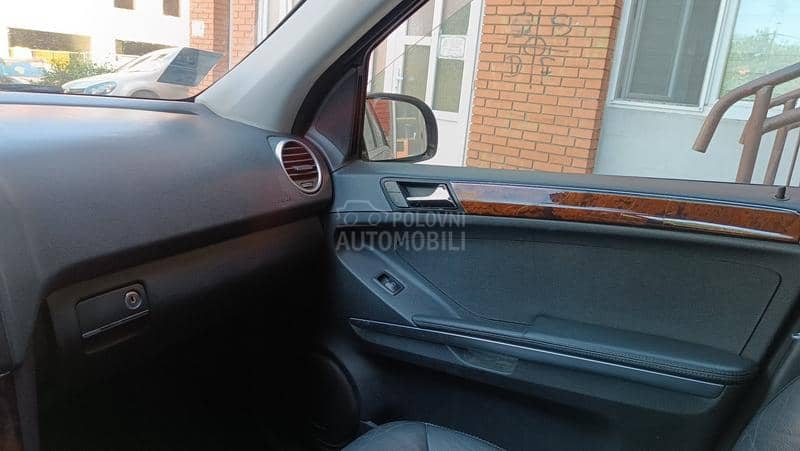 Mercedes Benz ML 320 REDOVNO ODRŽAVAN