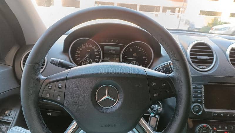 Mercedes Benz ML 320 REDOVNO ODRŽAVAN