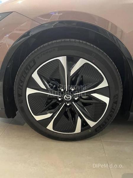 Mazda 6e TAKUMI PLUS