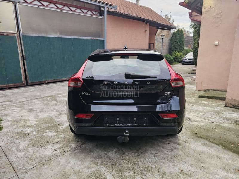 Volvo V40 