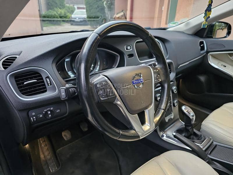 Volvo V40 