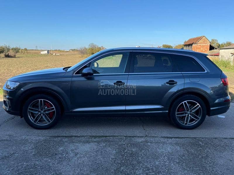 Audi Q7 S line e tron