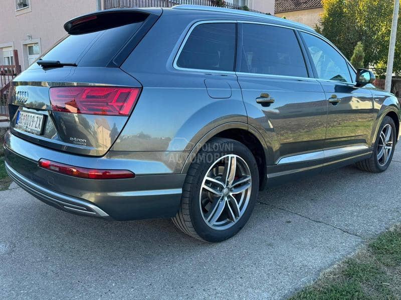 Audi Q7 S line e tron