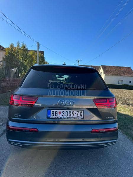 Audi Q7 S line e tron