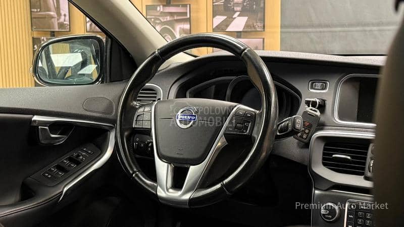 Volvo V40 //1.6 D2/KOŽA//MEM