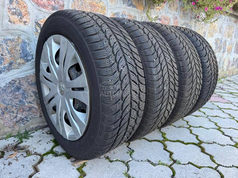 Debica 205/55 R16 Zimska