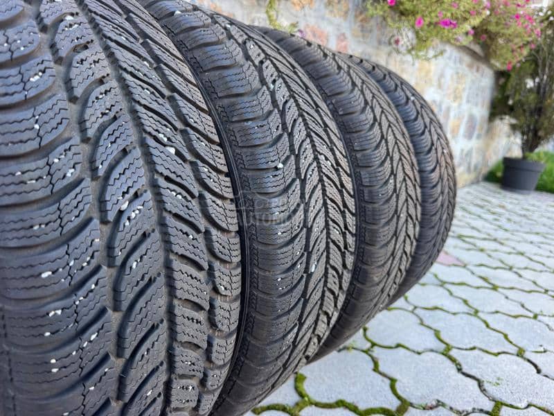 Debica 205/55 R16 Zimska