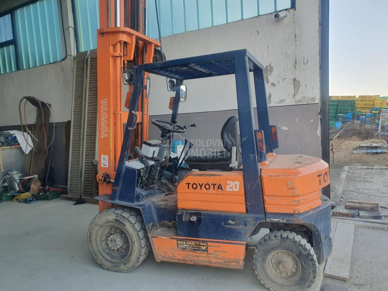 Toyota 5FGL 20 Menjač Šaltaš