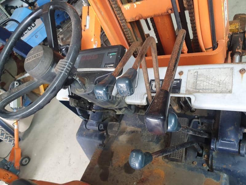 Toyota 5FGL 20 Menjač Šaltaš