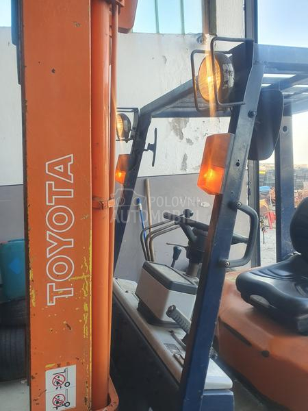 Toyota 5FGL 20 Menjač Šaltaš