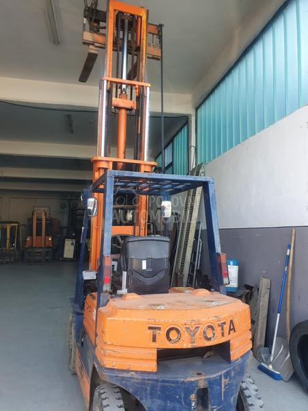 Toyota 5FGL 20 Menjač Šaltaš