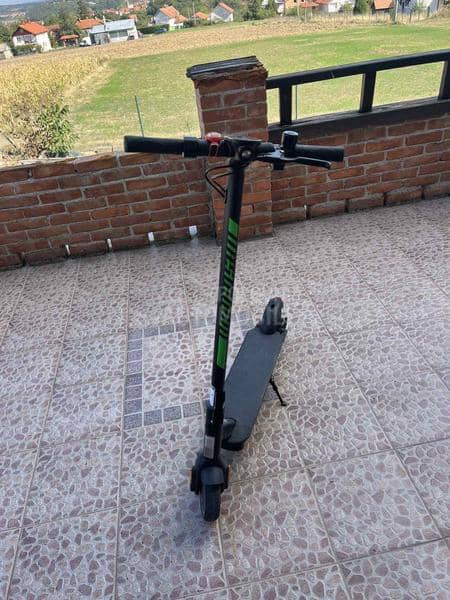 Acer elektricni trotinet