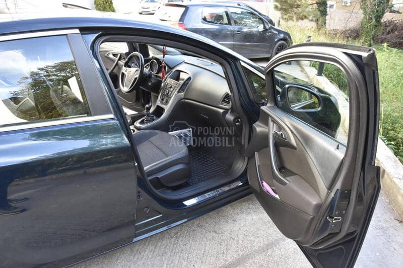 Opel Astra J ENJOU 4DR B16DTH