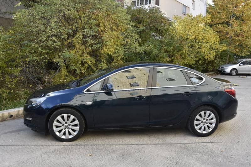 Opel Astra J ENJOU 4DR B16DTH