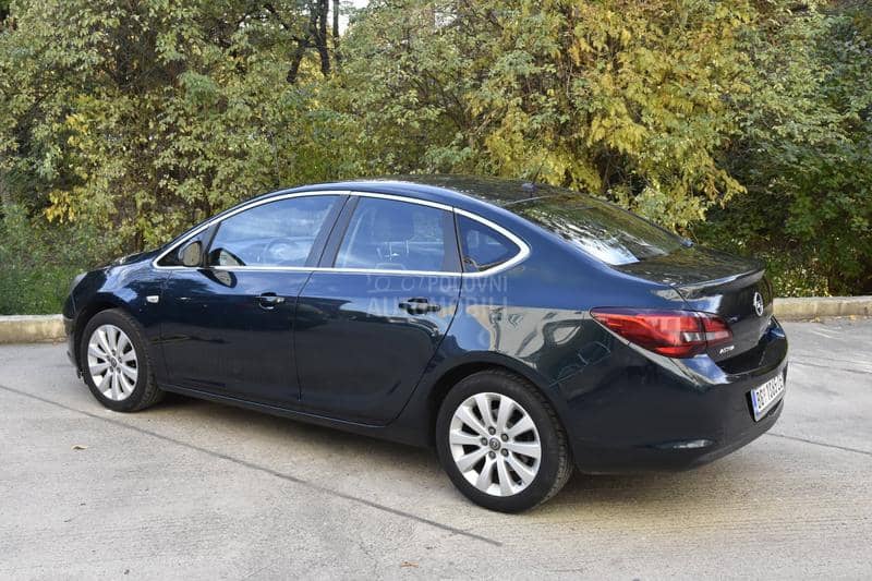 Opel Astra J ENJOU 4DR B16DTH