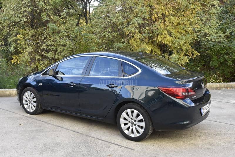 Opel Astra J ENJOU 4DR B16DTH