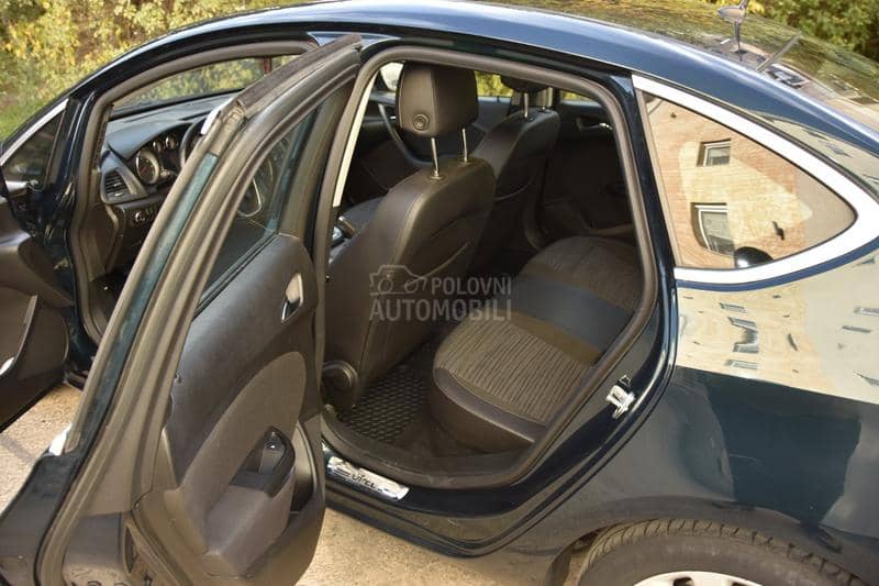 Opel Astra J ENJOU 4DR B16DTH