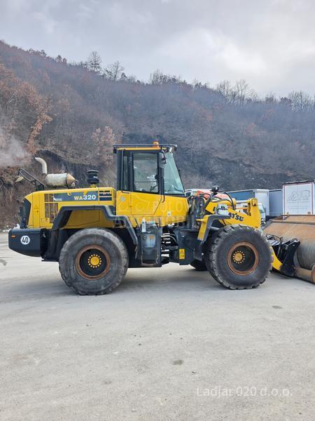 Komatsu W320