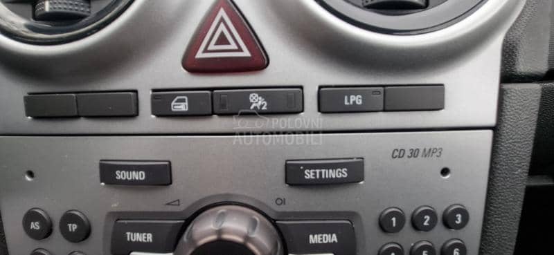 Opel Corsa D 1.2   PPLLIINN