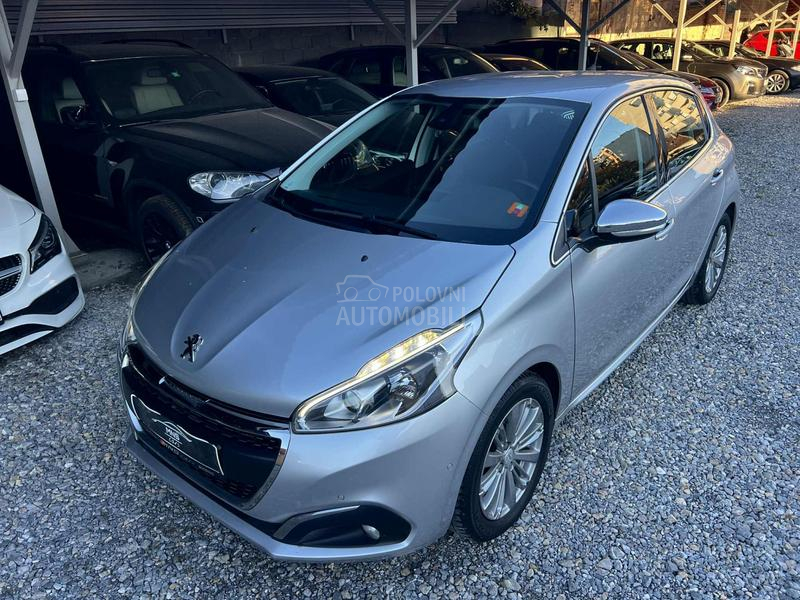 Peugeot 208 1.2i/Allure/Kam/Led