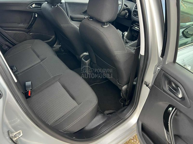 Peugeot 208 1.2i/Allure/Kam/Led