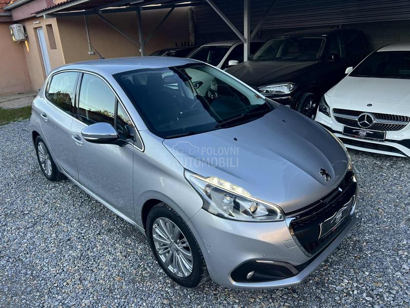 Peugeot 208 1.2i/Allure/Kam/Led