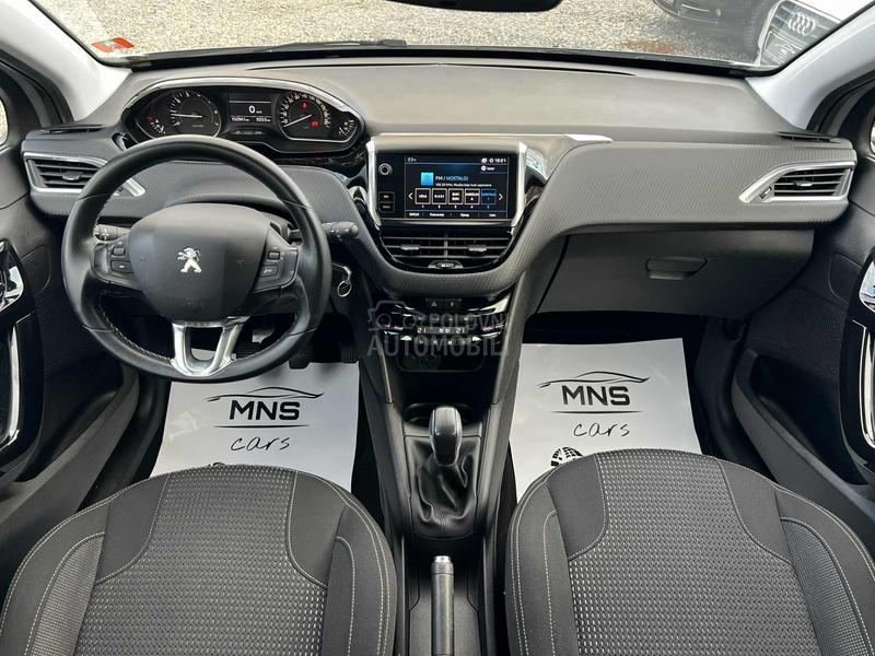 Peugeot 208 1.2i/Allure/Kam/Led