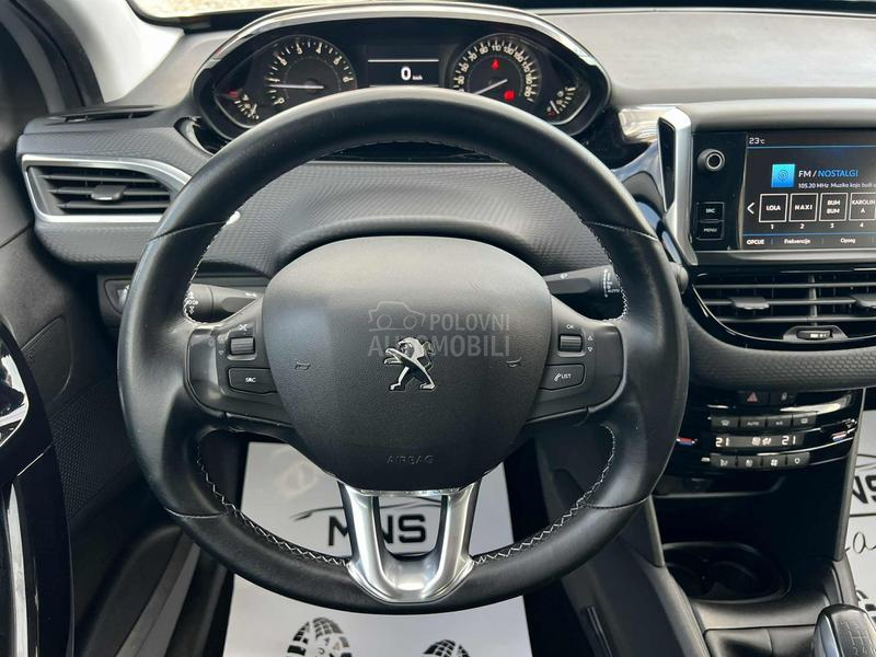 Peugeot 208 1.2i/Allure/Kam/Led