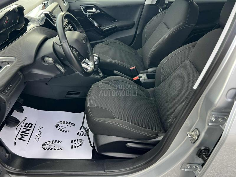 Peugeot 208 1.2i/Allure/Kam/Led