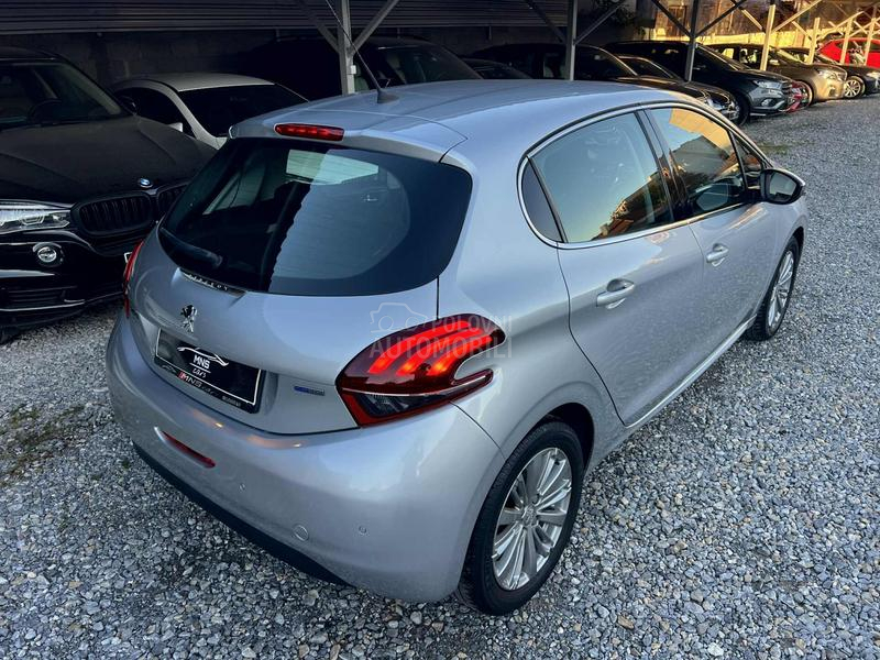 Peugeot 208 1.2i/Allure/Kam/Led