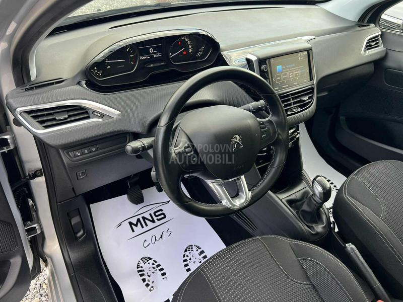 Peugeot 208 1.2i/Allure/Kam/Led
