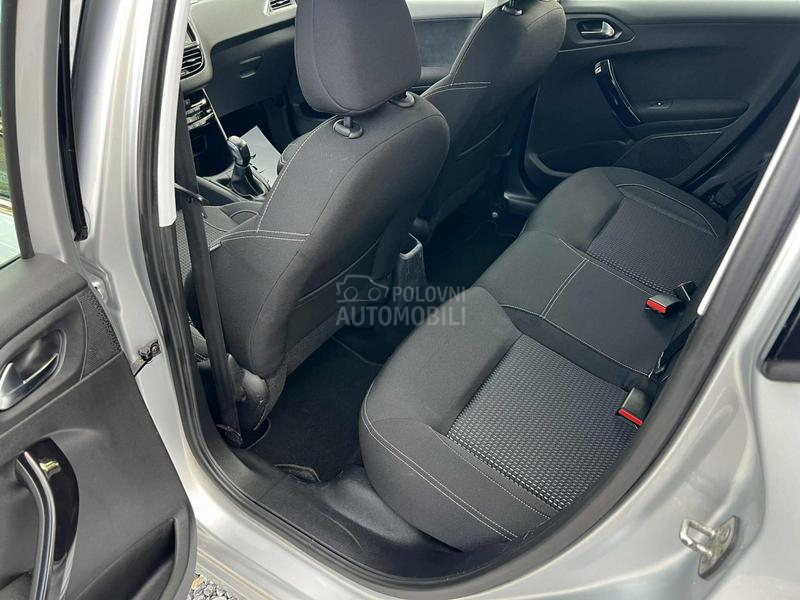 Peugeot 208 1.2i/Allure/Kam/Led