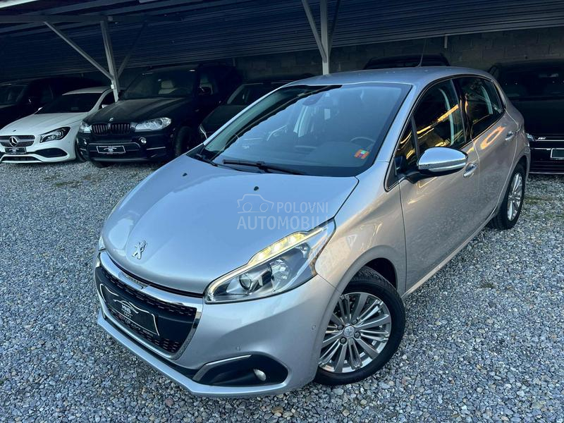 Peugeot 208 1.2i/Allure/Kam/Led