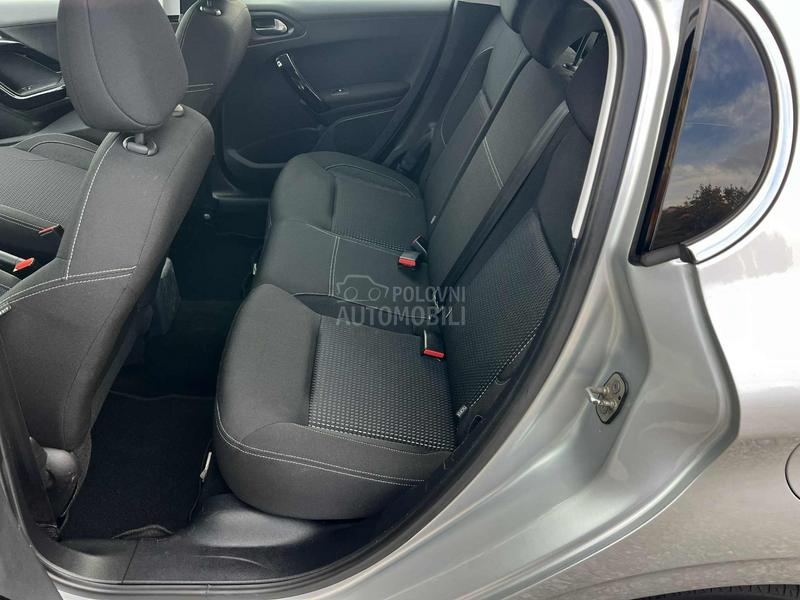 Peugeot 208 1.2i/Allure/Kam/Led