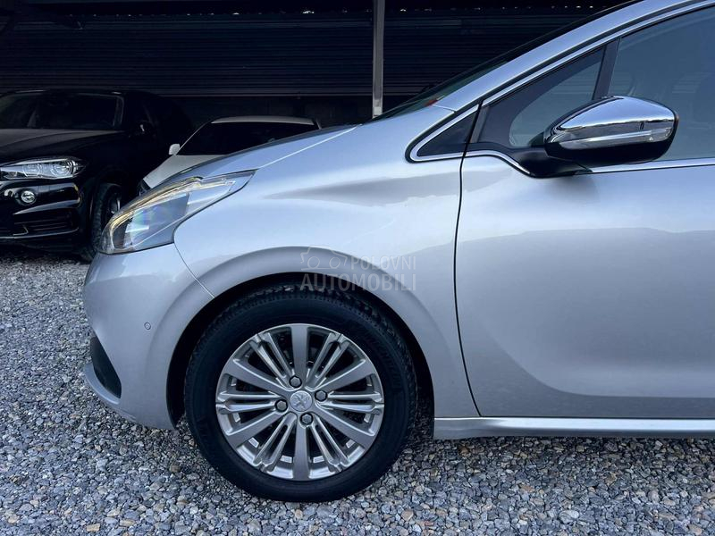 Peugeot 208 1.2i/Allure/Kam/Led