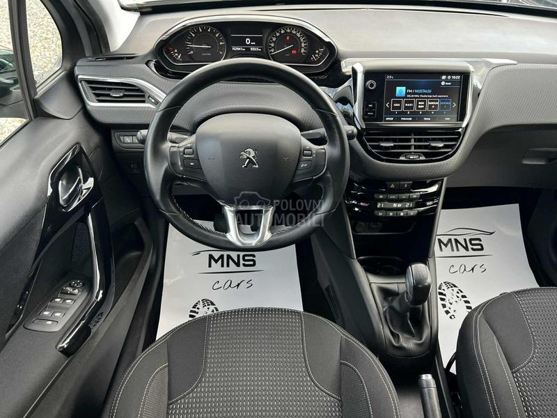 Peugeot 208 1.2i/Allure/Kam/Led