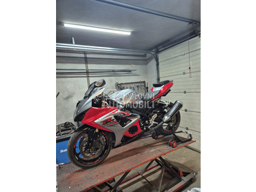 Suzuki gsxr 1000 k7