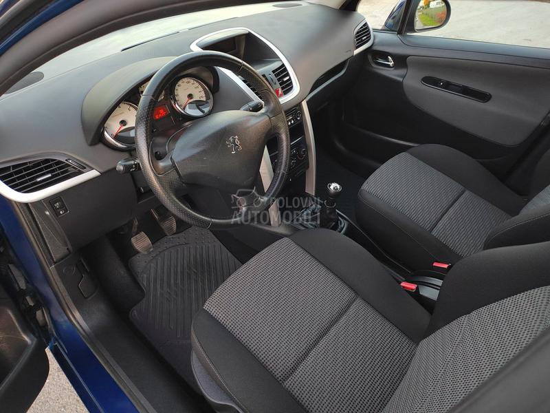 Peugeot 207 1,4i 2009 101000 k m
