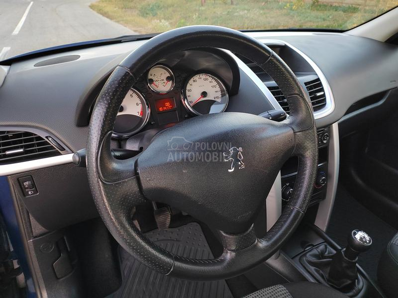 Peugeot 207 1,4i 2009 101000 k m