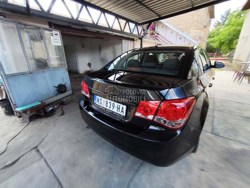 Chevrolet Cruze OČUVAN