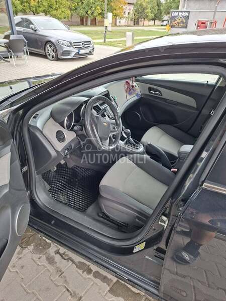 Chevrolet Cruze OČUVAN