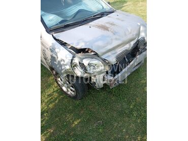 kompletan auto za delove za Toyota Yaris