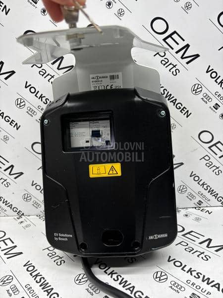 Punjač za punjenje vozila