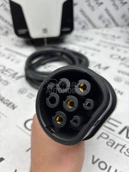 Punjač za punjenje vozila