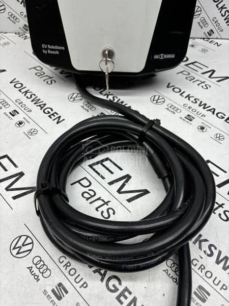 Punjač za punjenje vozila