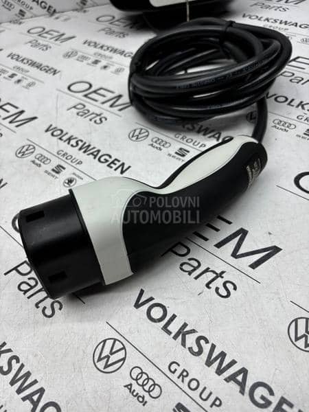 Punjač za punjenje vozila