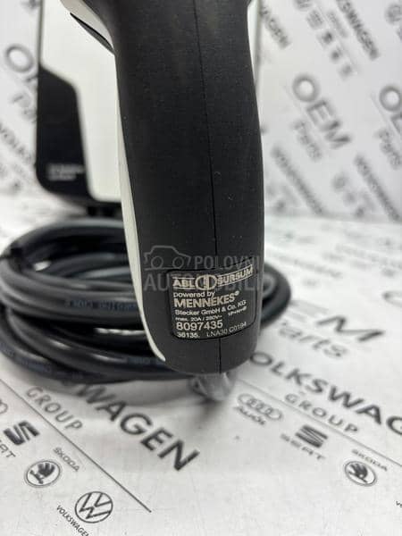 Punjač za punjenje vozila