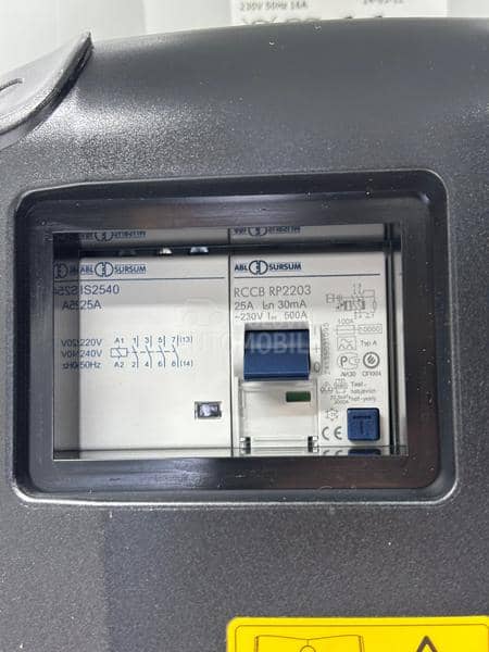 Punjač za punjenje vozila